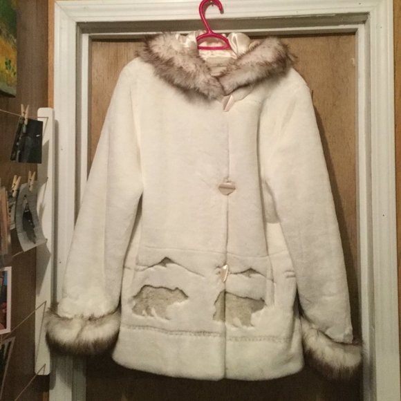 White Faux Fur coat with bears on it 20 plus years old - Picture 1 of 6